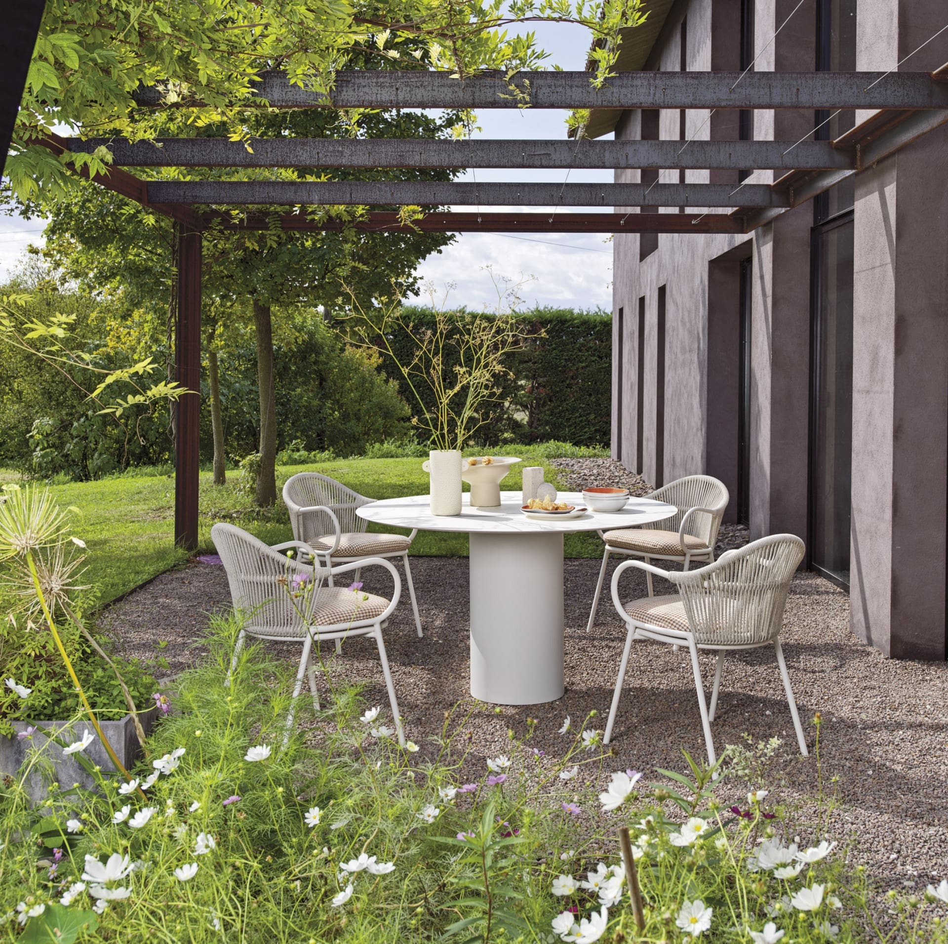 Roberti Queen Dining Armchair Roberti Queen Dining Armchair - Image 3